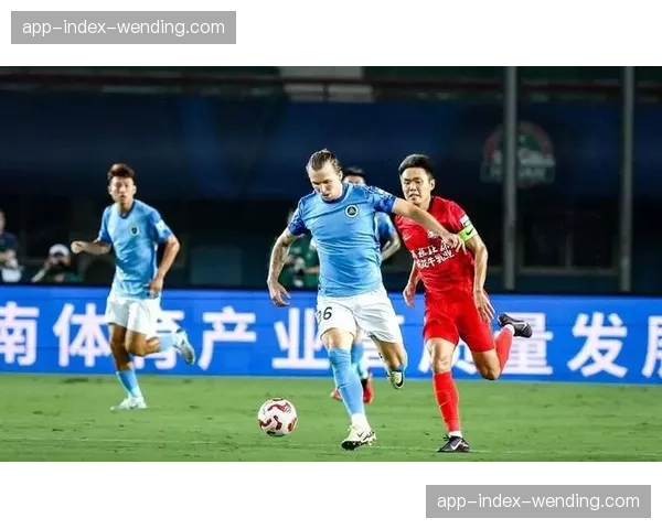 三镇防线漏洞频出，新鹏城利用宽度多次撕开空当